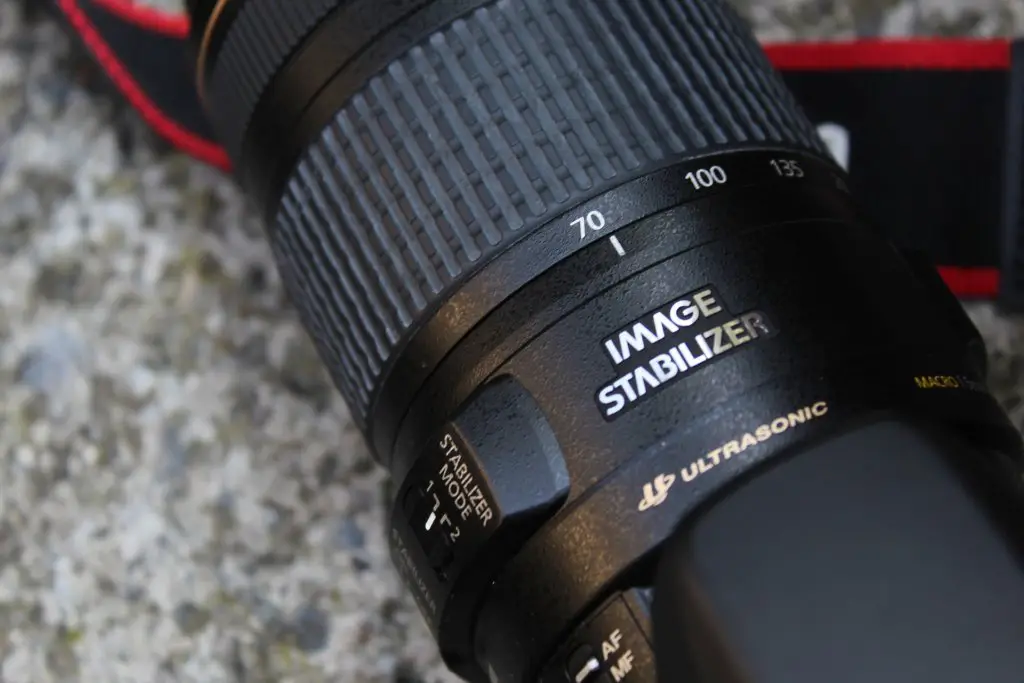 Image stabilization on lens